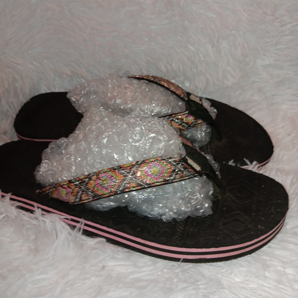 MUK LUKS WOMENS SANDALS Colorful Patterned Flip Flops